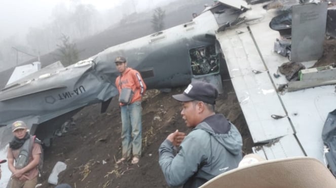Pesawat TNI Jatuh di lereng Gunung Bromo Pasuruan, Jawa Timur